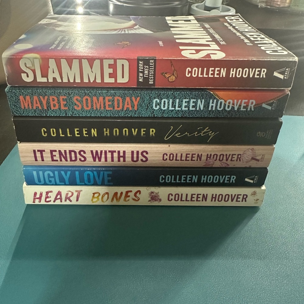 ❌SOLD❌ Colleen Hoover bundle deal